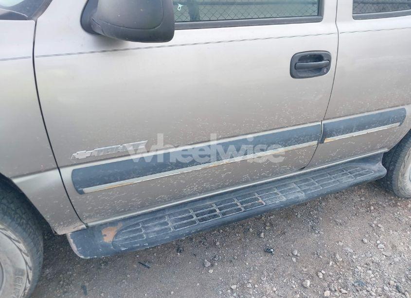 Photo 6 of 2003 Chevrolet Tahoe LS (VIN 1GNEC13V03R272663)