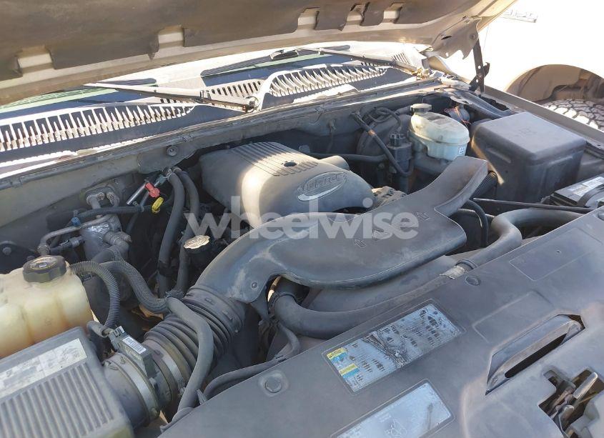 Photo 10 of 2003 Chevrolet Tahoe LS (VIN 1GNEC13V03R302664)