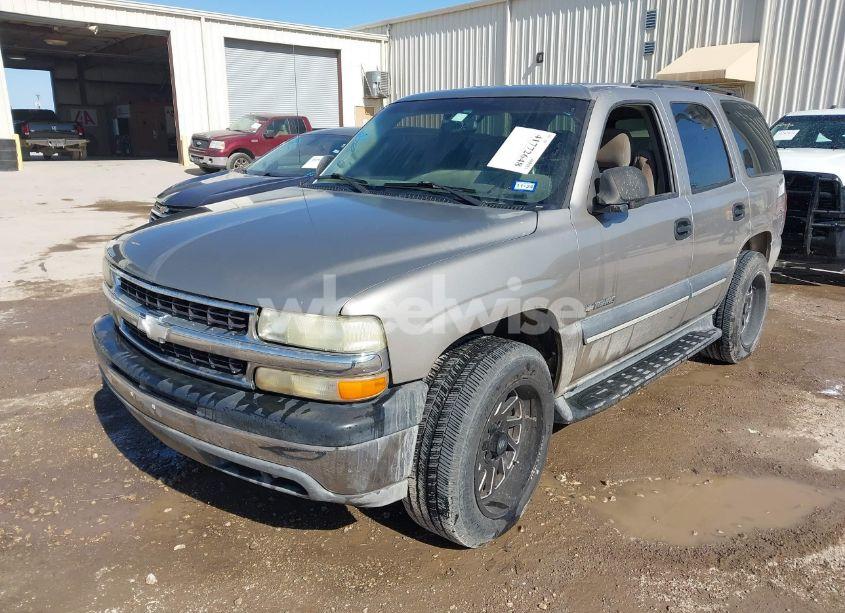 Photo 2 of 2003 Chevrolet Tahoe LS (VIN 1GNEC13V03R302664)