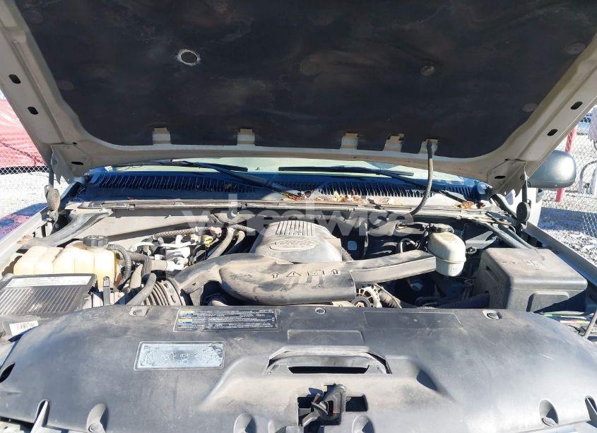 Photo 10 of 2004 Chevrolet Tahoe LS (VIN 1GNEC13V04J217758)