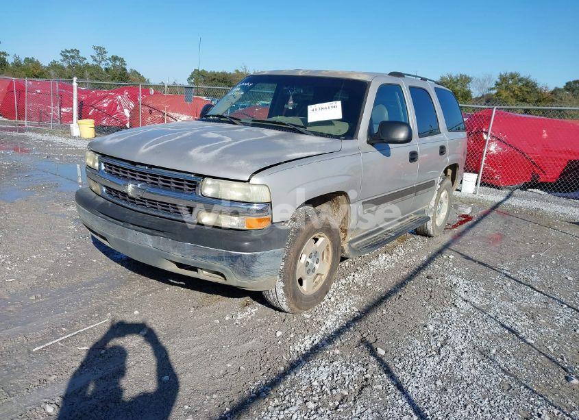 Photo 2 of 2004 Chevrolet Tahoe LS (VIN 1GNEC13V04J217758)