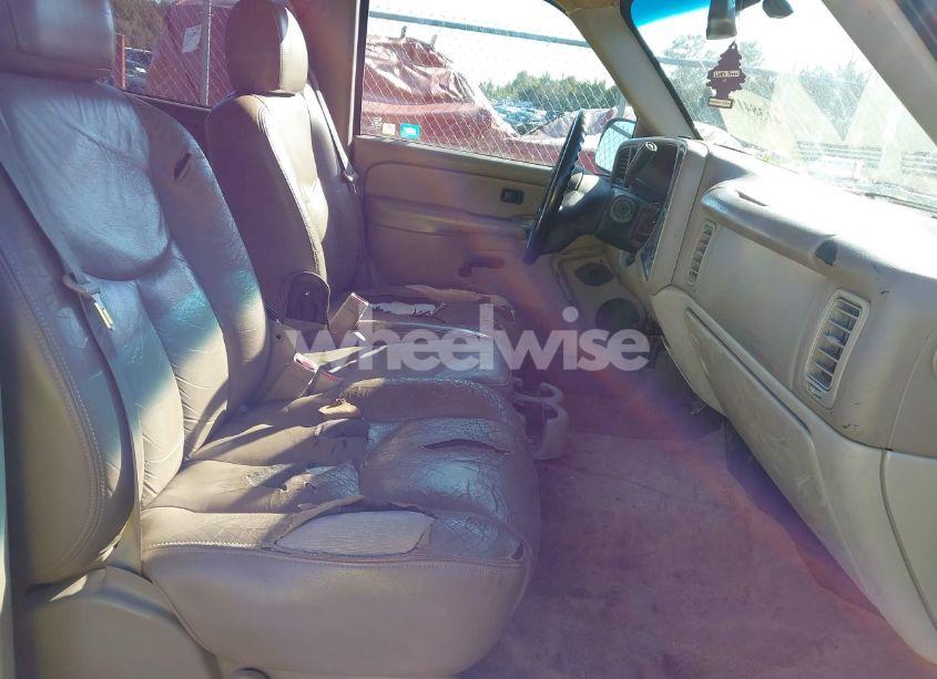 Photo 5 of 2004 Chevrolet Tahoe LS (VIN 1GNEC13V04J217758)