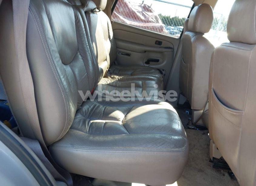 Photo 8 of 2004 Chevrolet Tahoe LS (VIN 1GNEC13V04J217758)