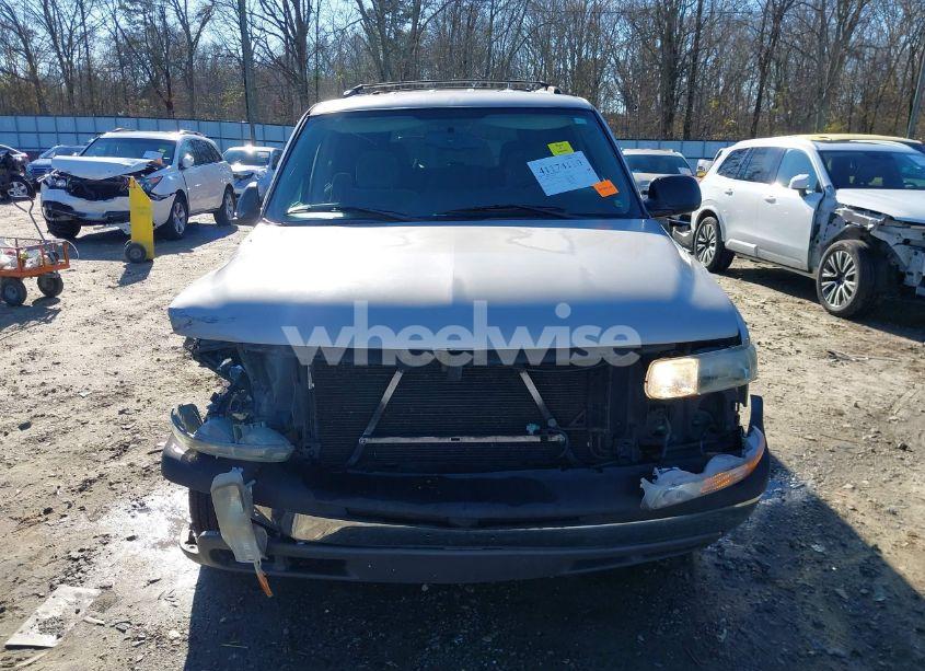 Photo 12 of 2004 Chevrolet Tahoe LS (VIN 1GNEC13V04J328116)