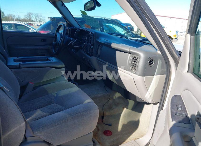 Photo 5 of 2004 Chevrolet Tahoe LS (VIN 1GNEC13V04J328116)