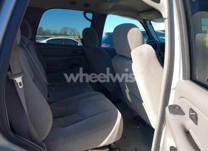 Photo 8 of 2004 Chevrolet Tahoe LS (VIN 1GNEC13V04J328116)