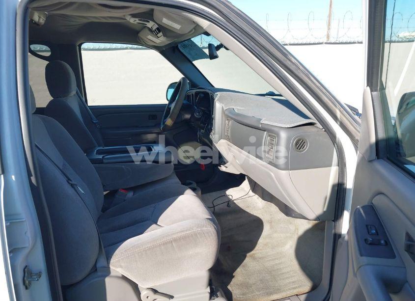 Photo 5 of 2004 Chevrolet Tahoe LS (VIN 1GNEC13V04R201965)