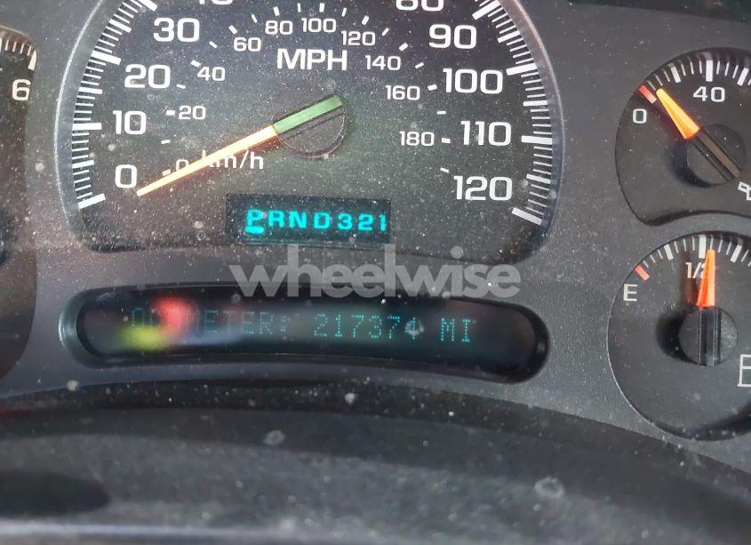 Photo 7 of 2004 Chevrolet Tahoe LS (VIN 1GNEC13V04R201965)