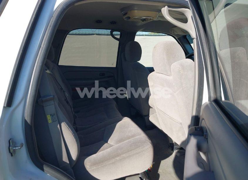 Photo 8 of 2004 Chevrolet Tahoe LS (VIN 1GNEC13V04R201965)