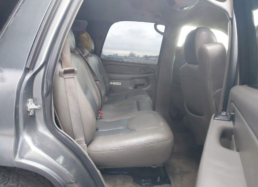 Photo 8 of 2005 Chevrolet Tahoe LS (VIN 1GNEC13V05R262542)