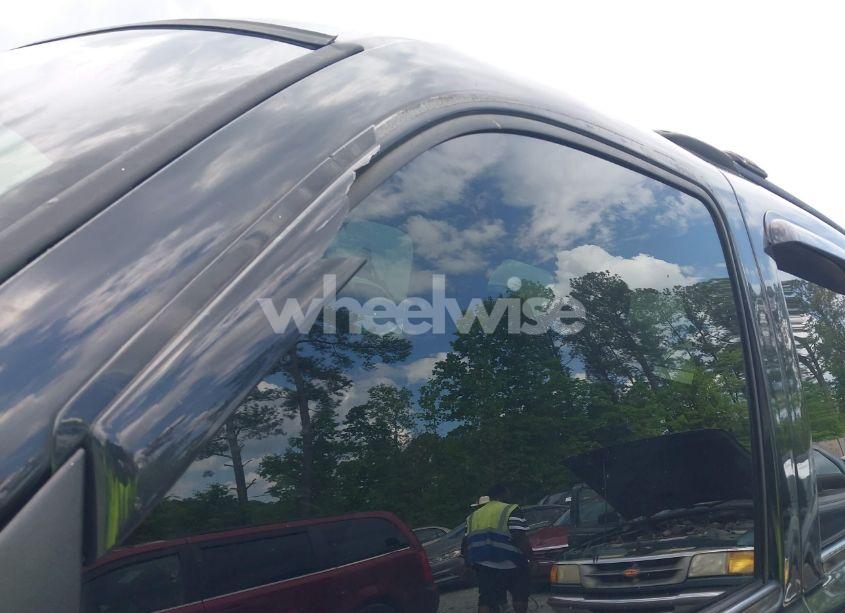 Photo 15 of 2002 Chevrolet Tahoe LS (VIN 1GNEC13V12J329045)