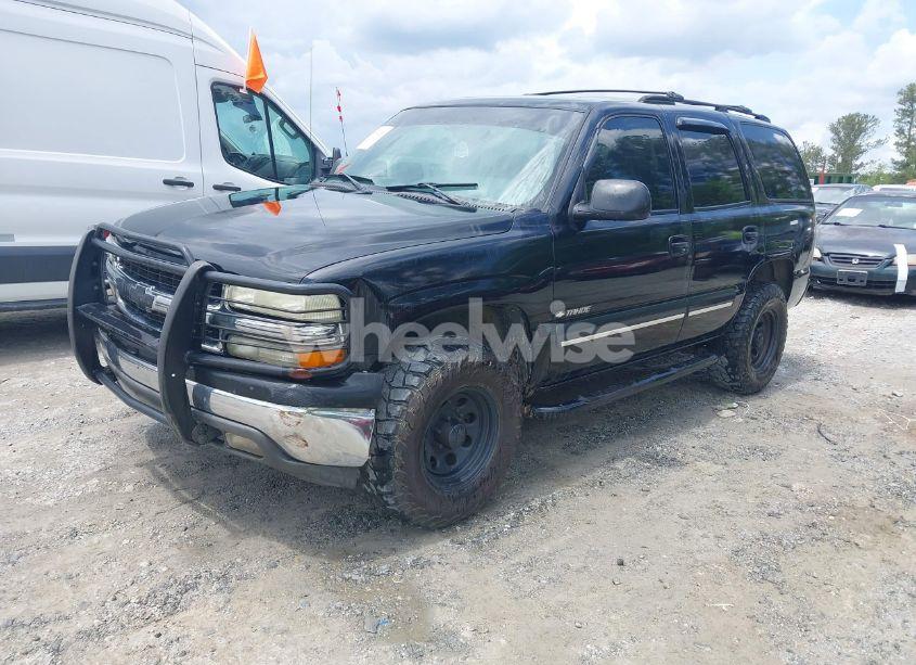 Photo 2 of 2002 Chevrolet Tahoe LS (VIN 1GNEC13V12J329045)