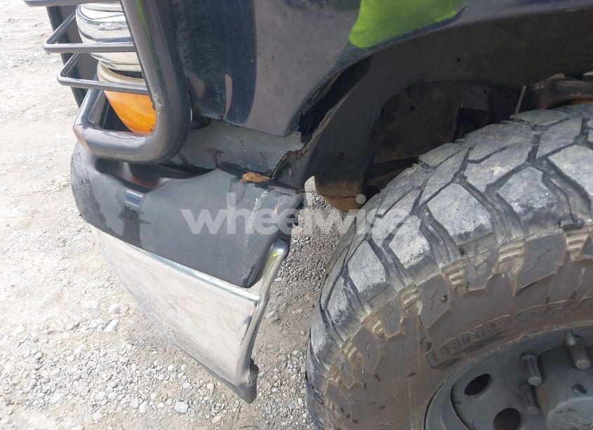 Photo 6 of 2002 Chevrolet Tahoe LS (VIN 1GNEC13V12J329045)