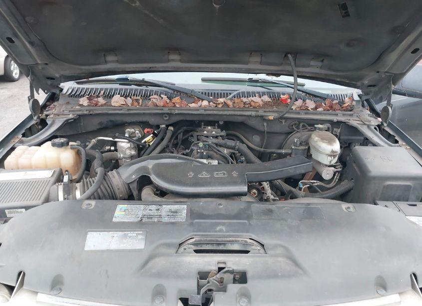 Photo 10 of 2003 Chevrolet Tahoe LS (VIN 1GNEC13V13R227201)