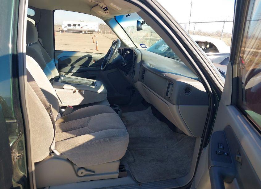 Photo 5 of 2003 Chevrolet Tahoe LS (VIN 1GNEC13V13R285499)