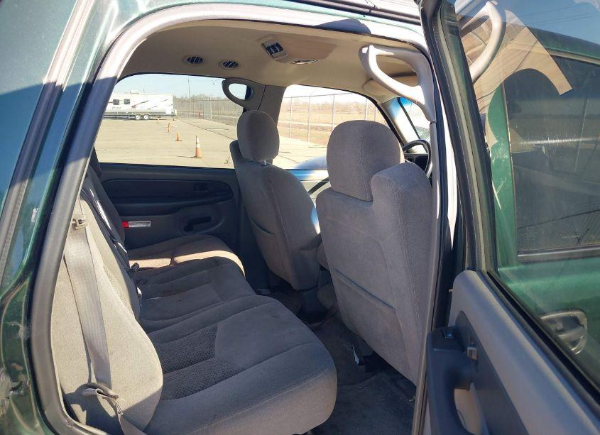 Photo 8 of 2003 Chevrolet Tahoe LS (VIN 1GNEC13V13R285499)