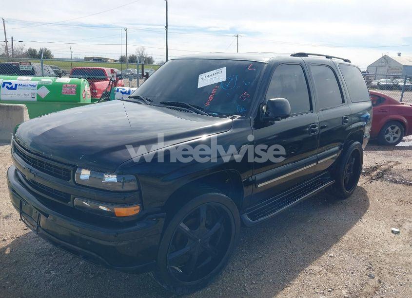 Photo 2 of 2004 Chevrolet Tahoe LS (VIN 1GNEC13V14R133580)