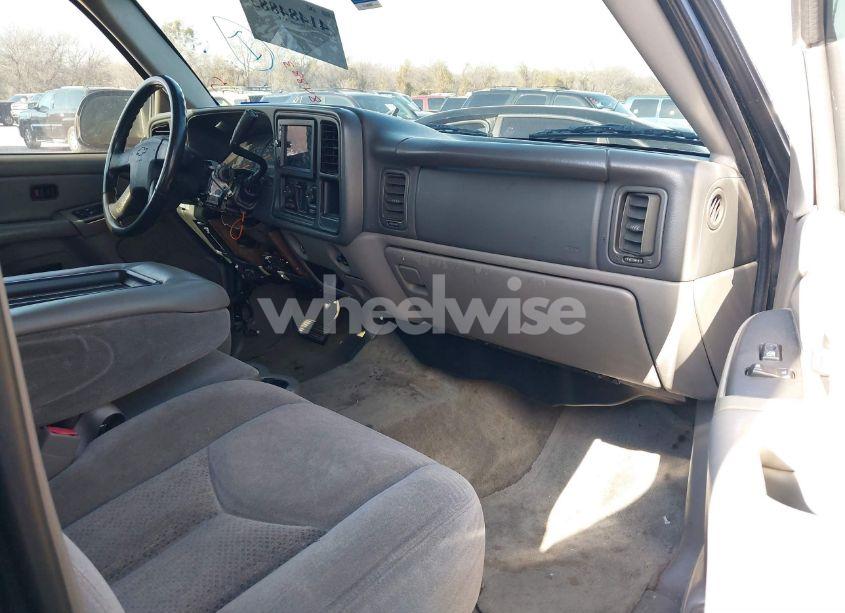 Photo 5 of 2004 Chevrolet Tahoe LS (VIN 1GNEC13V14R133580)