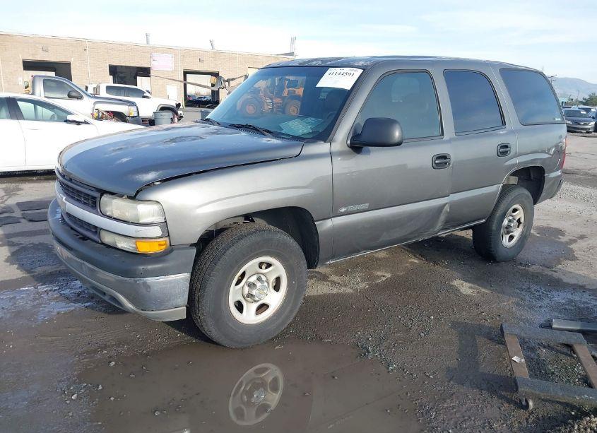 Photo 2 of 2001 Chevrolet Tahoe (VIN 1GNEC13V21J213707)