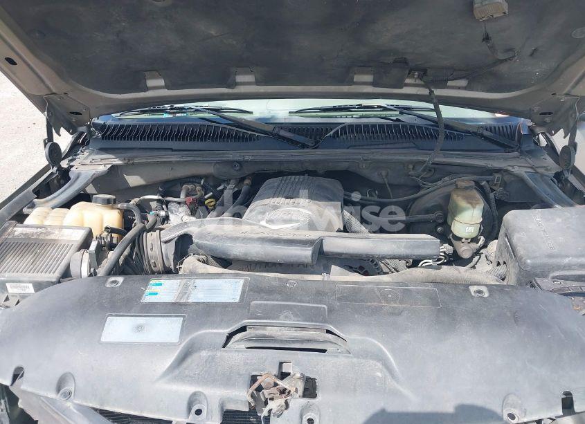 Photo 10 of 2002 Chevrolet Tahoe LS (VIN 1GNEC13V22R206341)