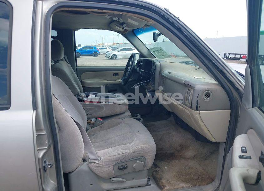 Photo 5 of 2002 Chevrolet Tahoe LS (VIN 1GNEC13V22R206341)