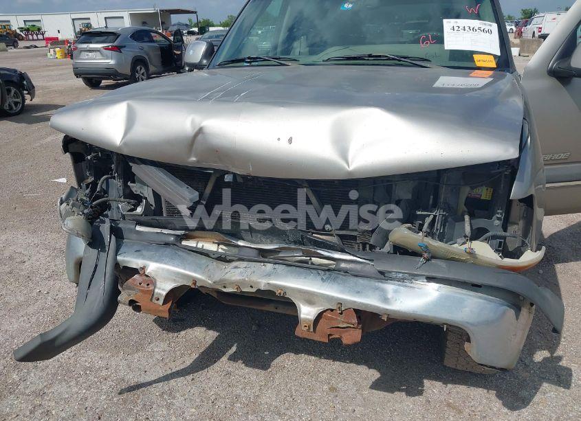 Photo 6 of 2002 Chevrolet Tahoe LS (VIN 1GNEC13V22R206341)