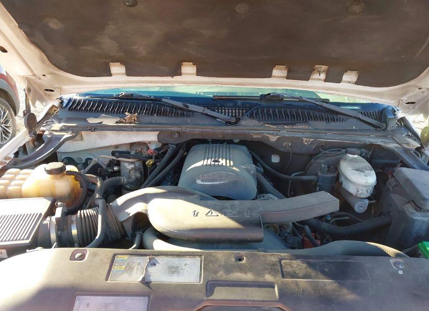 Photo 10 of 2003 Chevrolet Tahoe LS (VIN 1GNEC13V23R270283)