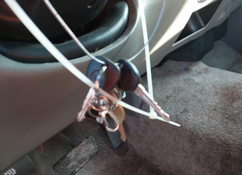 Photo 11 of 2003 Chevrolet Tahoe LS (VIN 1GNEC13V23R270283)