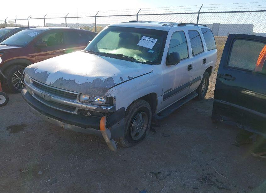 Photo 2 of 2003 Chevrolet Tahoe LS (VIN 1GNEC13V23R270283)