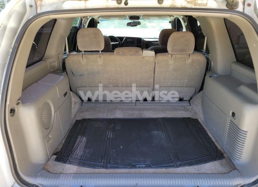 Photo 6 of 2003 Chevrolet Tahoe (VIN 1GNEC13V23R277301)