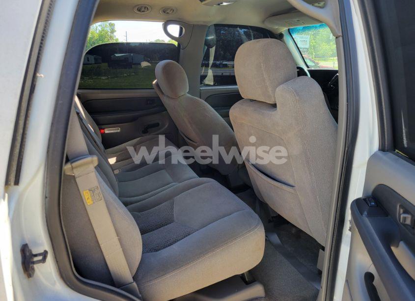 Photo 8 of 2003 Chevrolet Tahoe (VIN 1GNEC13V23R277301)