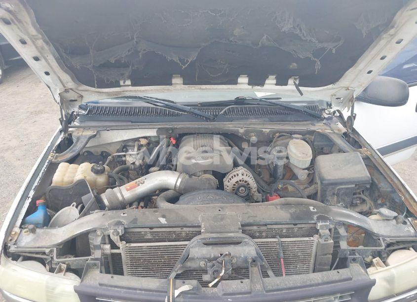 Photo 10 of 2003 Chevrolet Tahoe LS (VIN 1GNEC13V23R317327)