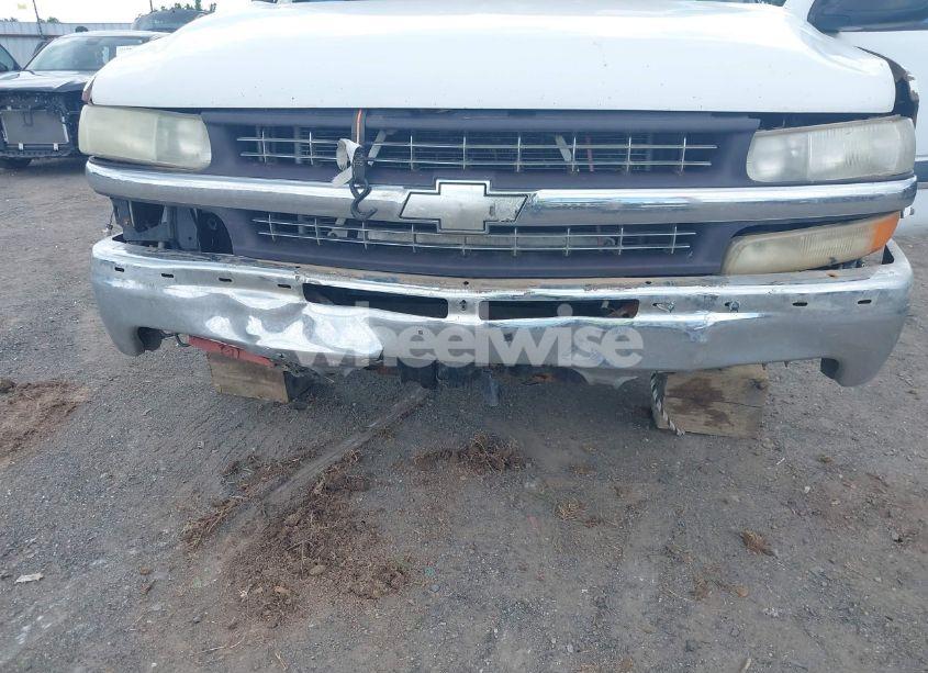 Photo 6 of 2003 Chevrolet Tahoe LS (VIN 1GNEC13V23R317327)