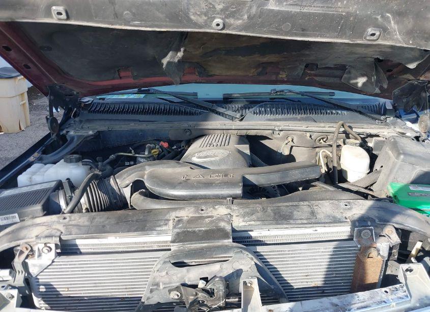 Photo 10 of 2004 Chevrolet Tahoe LS (VIN 1GNEC13V24J116172)