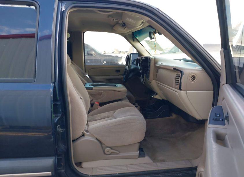 Photo 5 of 2004 Chevrolet Tahoe LS (VIN 1GNEC13V24J116172)