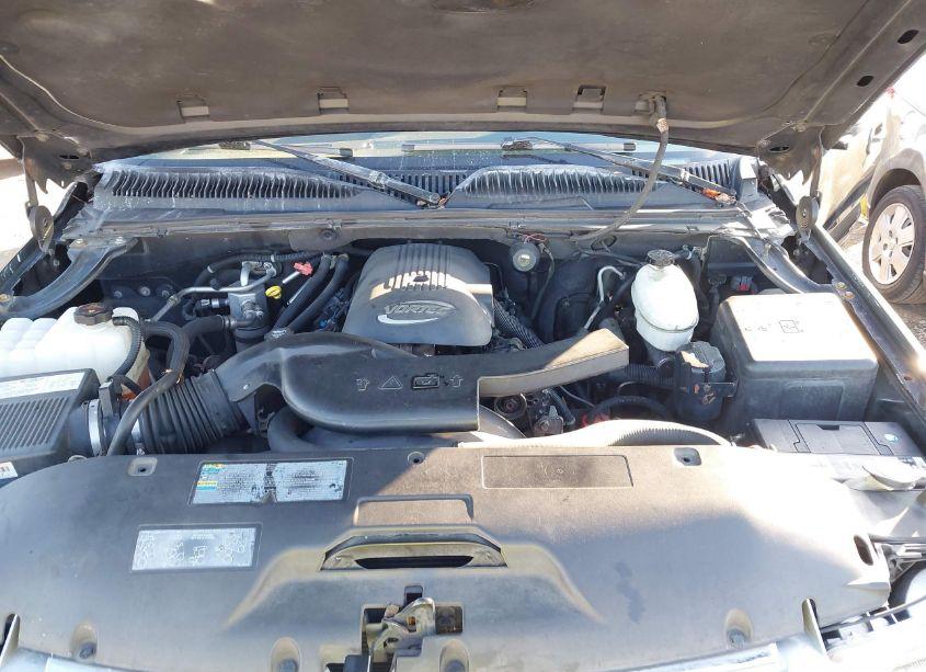 Photo 10 of 2004 Chevrolet Tahoe LS (VIN 1GNEC13V24J156025)