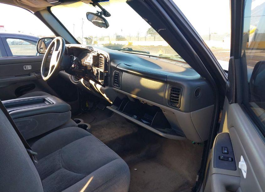 Photo 5 of 2004 Chevrolet Tahoe LS (VIN 1GNEC13V24J156025)