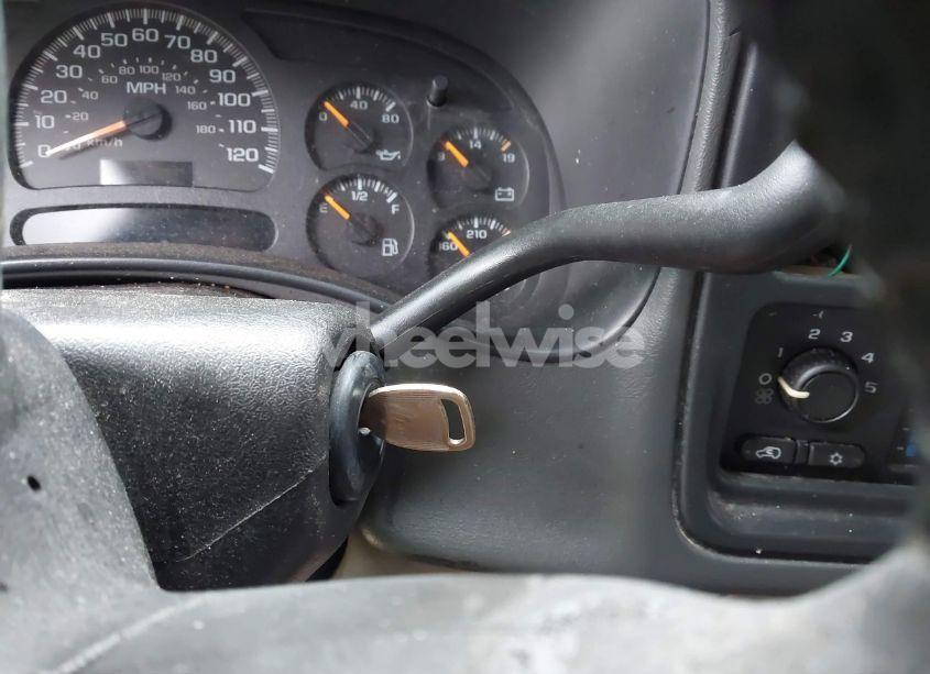 Photo 11 of 2004 Chevrolet Tahoe LS (VIN 1GNEC13V24J291411)