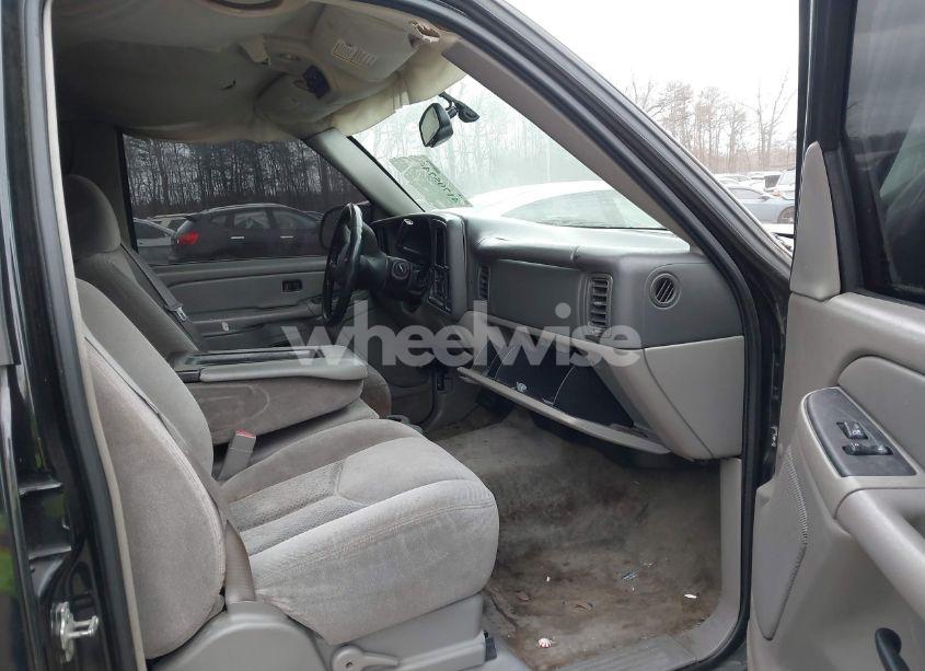 Photo 5 of 2004 Chevrolet Tahoe LS (VIN 1GNEC13V24J291411)