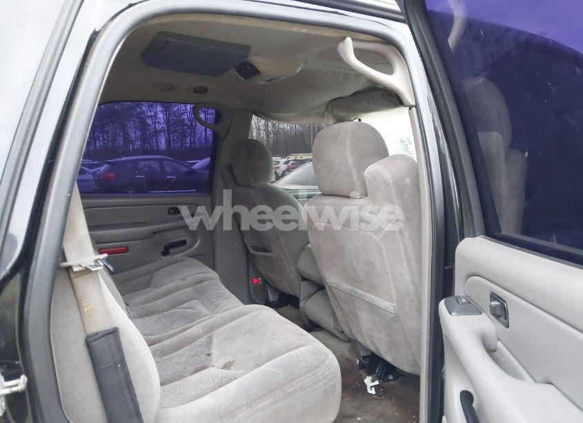 Photo 8 of 2004 Chevrolet Tahoe LS (VIN 1GNEC13V24J291411)