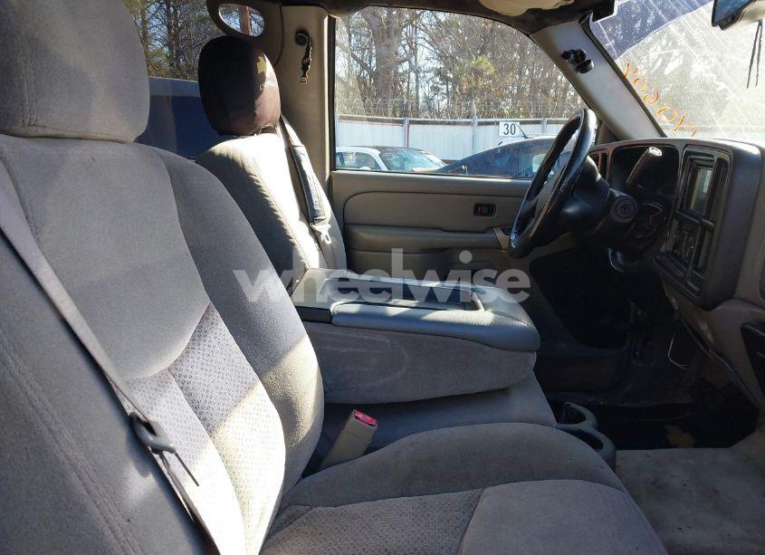 Photo 5 of 2004 Chevrolet Tahoe LS (VIN 1GNEC13V24R140604)