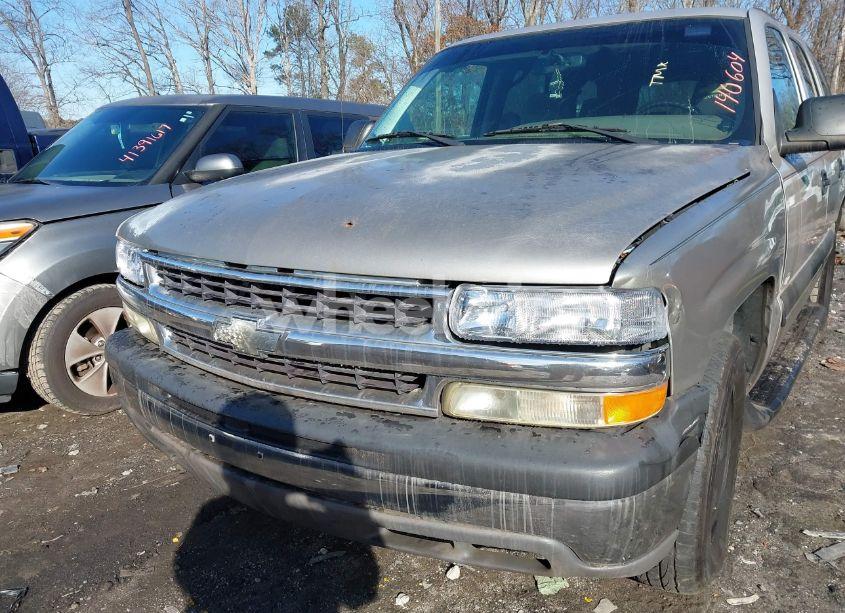 Photo 6 of 2004 Chevrolet Tahoe LS (VIN 1GNEC13V24R140604)