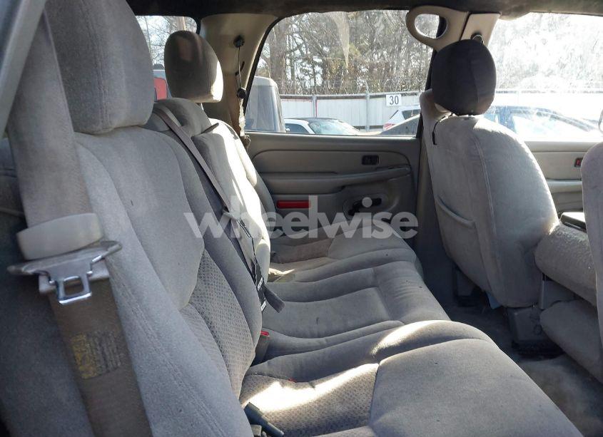 Photo 8 of 2004 Chevrolet Tahoe LS (VIN 1GNEC13V24R140604)