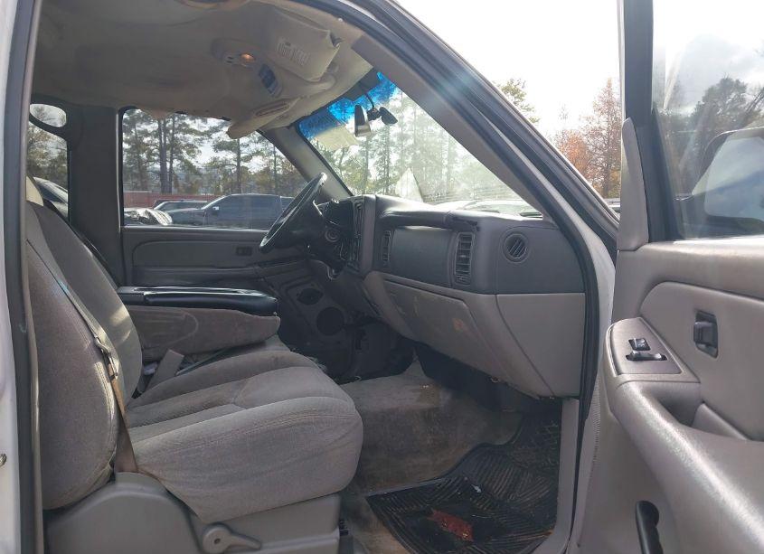 Photo 5 of 2004 Chevrolet Tahoe LS (VIN 1GNEC13V24R292639)