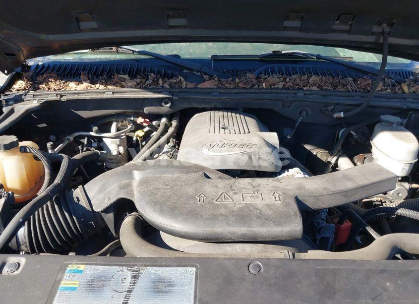 Photo 10 of 2004 Chevrolet Tahoe LS (VIN 1GNEC13V24R321914)