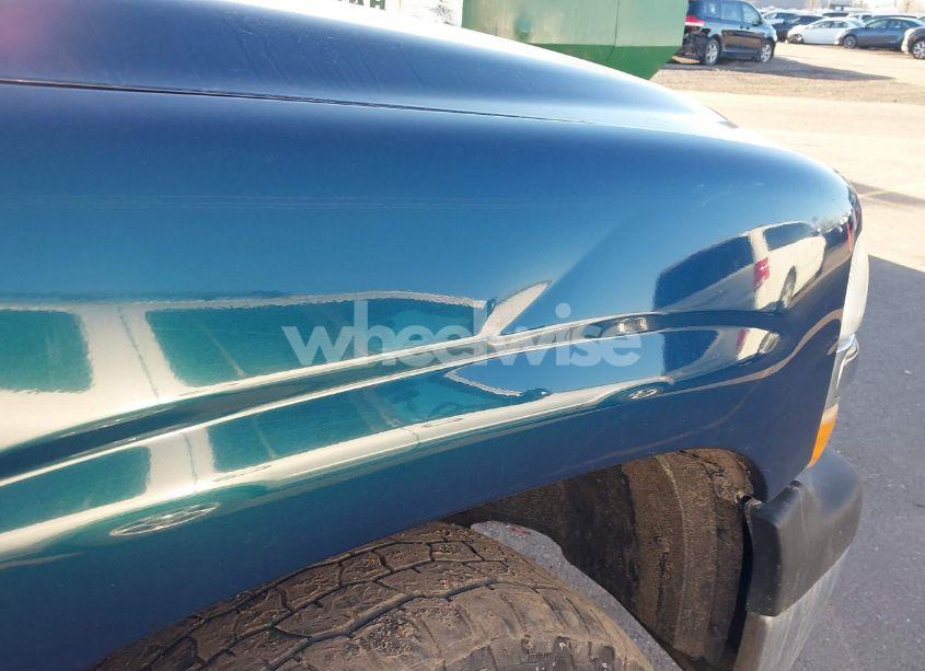 Photo 6 of 2005 Chevrolet Tahoe LS (VIN 1GNEC13V25R173054)