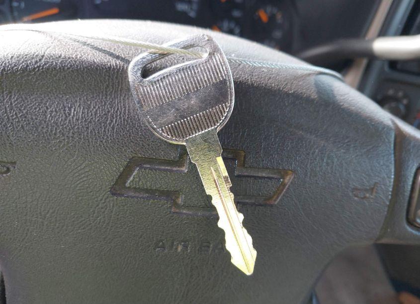 Photo 10 of 2005 Chevrolet Tahoe LS (VIN 1GNEC13V25R204089)