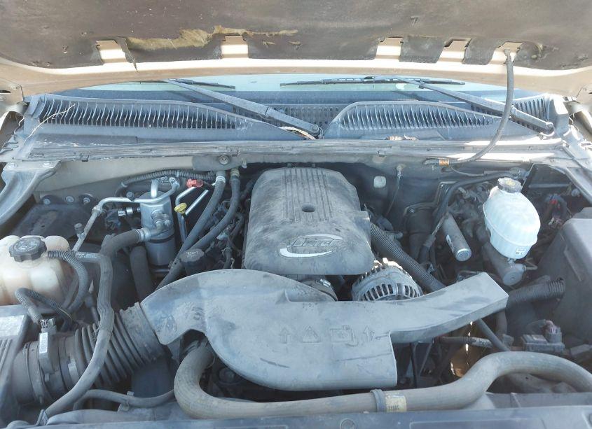 Photo 9 of 2005 Chevrolet Tahoe LS (VIN 1GNEC13V25R204089)