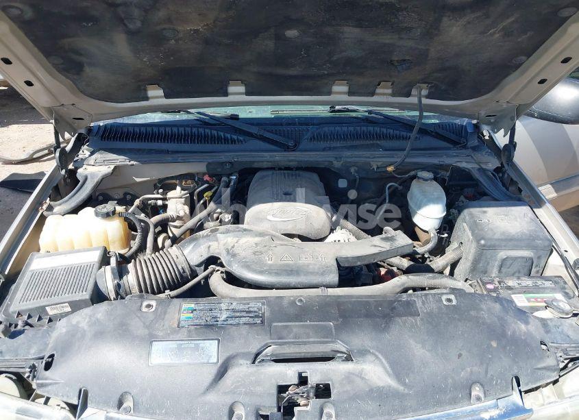 Photo 10 of 2005 Chevrolet Tahoe LS (VIN 1GNEC13V25R270657)