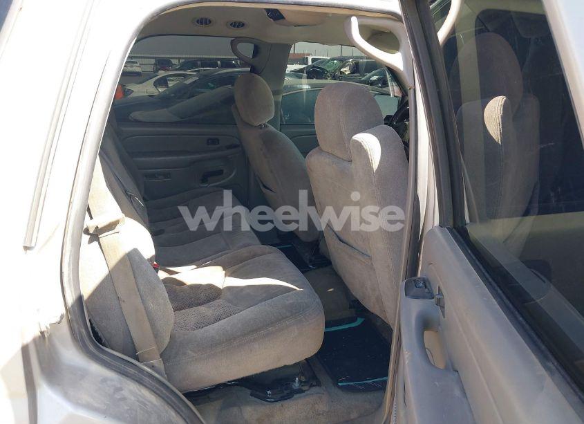 Photo 8 of 2005 Chevrolet Tahoe LS (VIN 1GNEC13V25R270657)